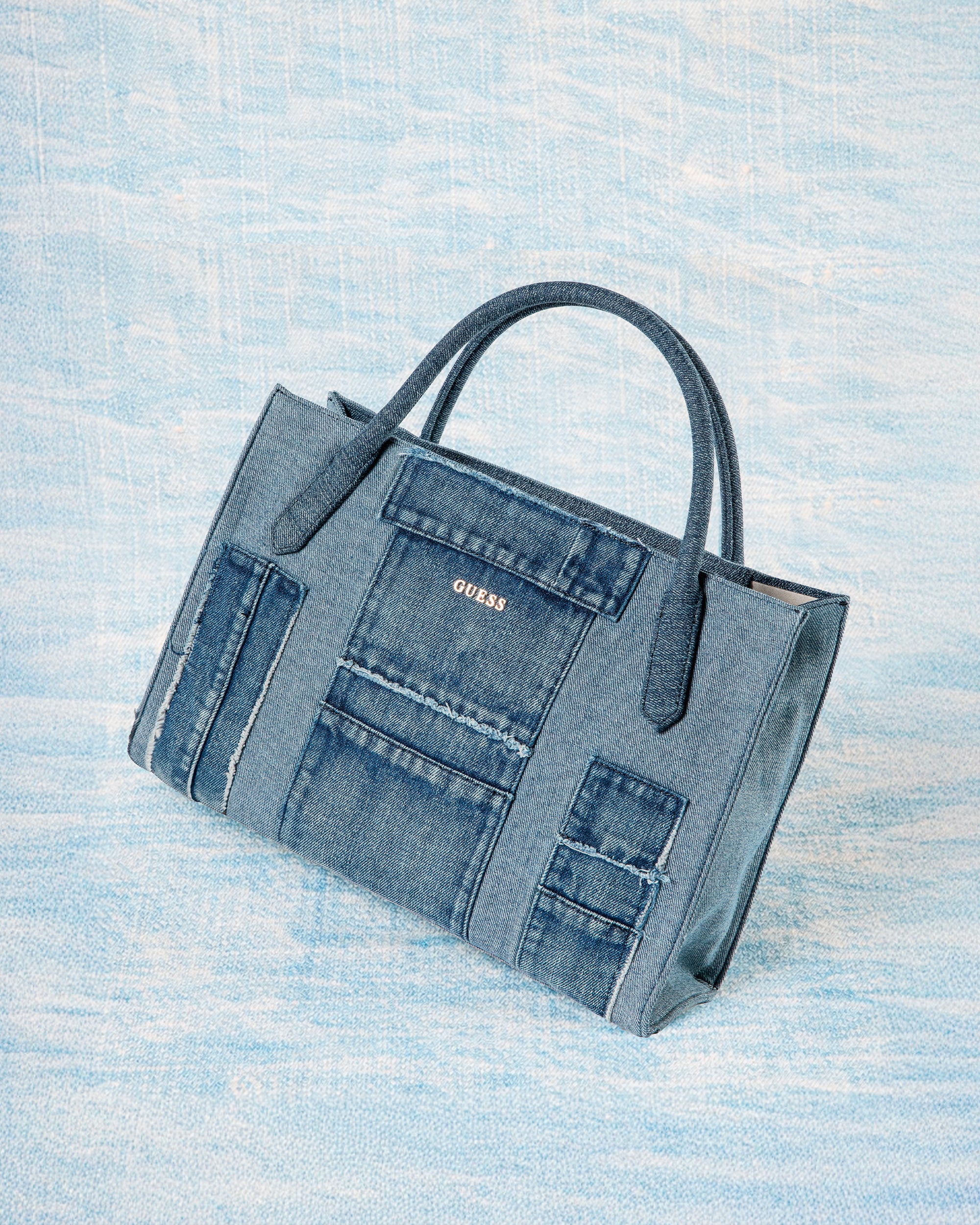 Stile giovane, dinamico e accessori dal forte impatto visivo.