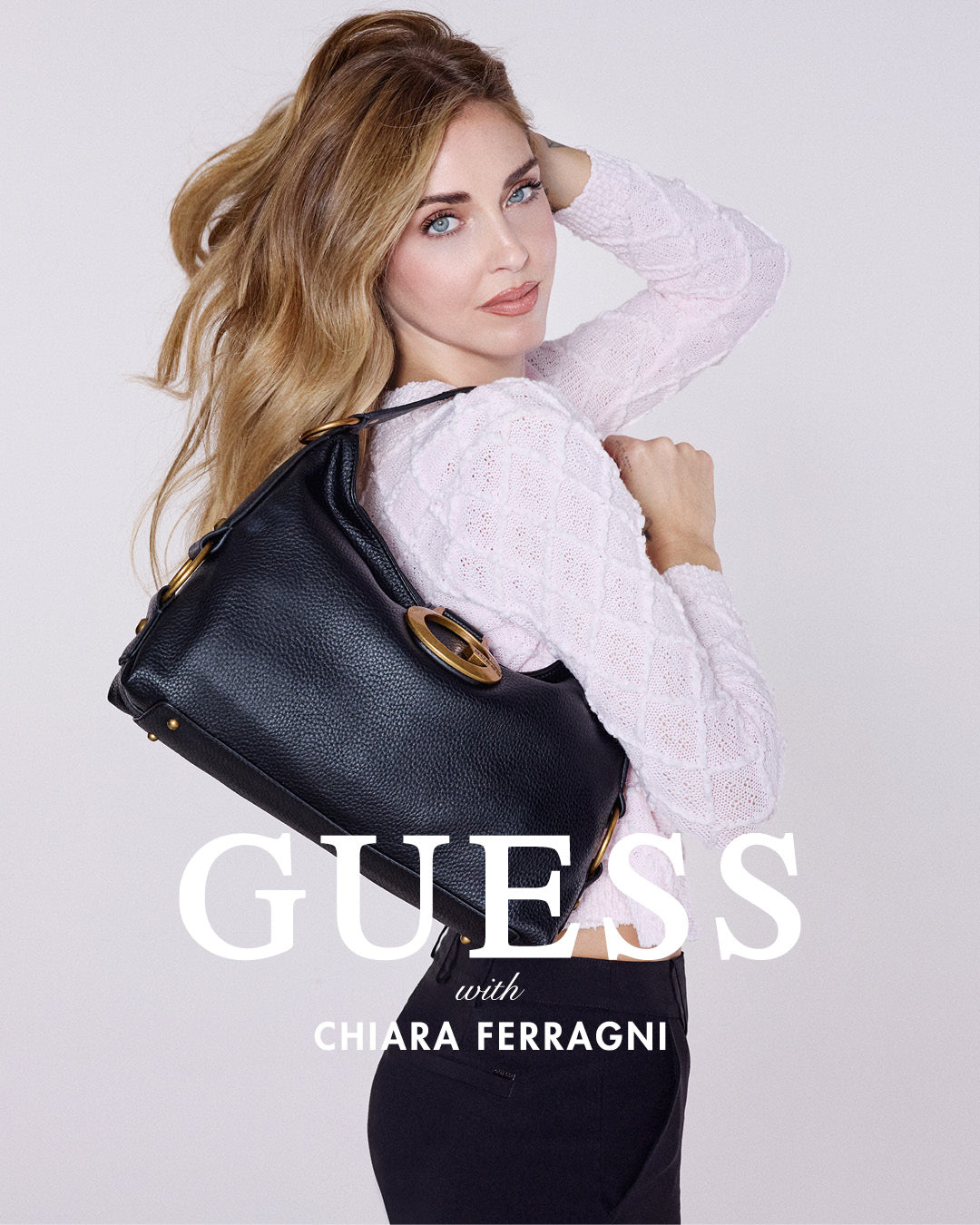 Icone contemporanee tra glamour, denim e dettagli distintivi.