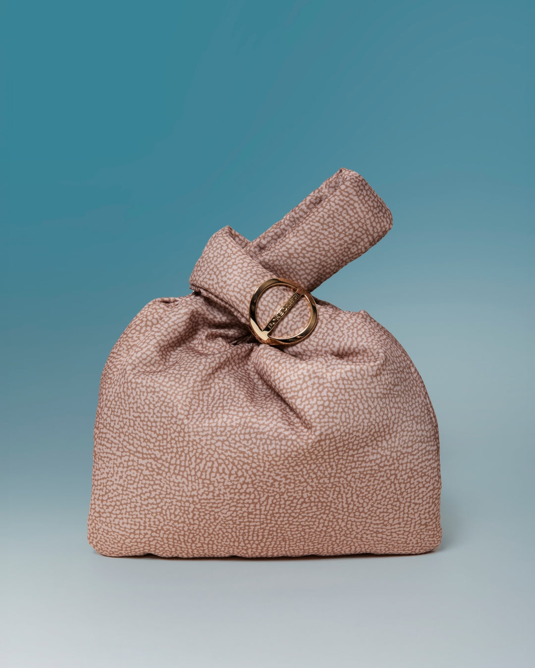 Italian sophistication and timeless style for iconic bags and accessories.