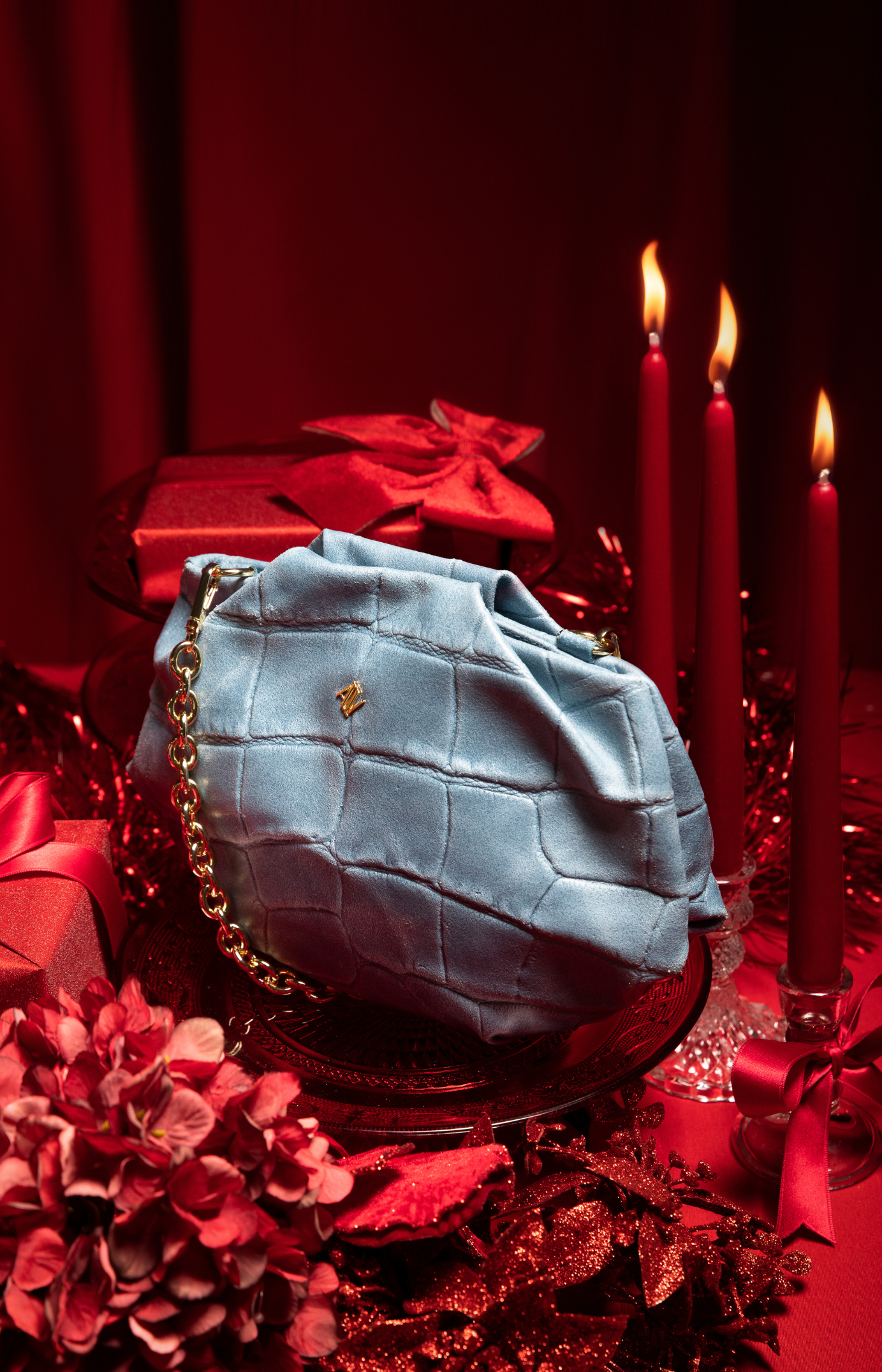 Eleganza italiana e maestria artigianale Made in Italy, definite dall&#39;inconfondibile stile del brand.