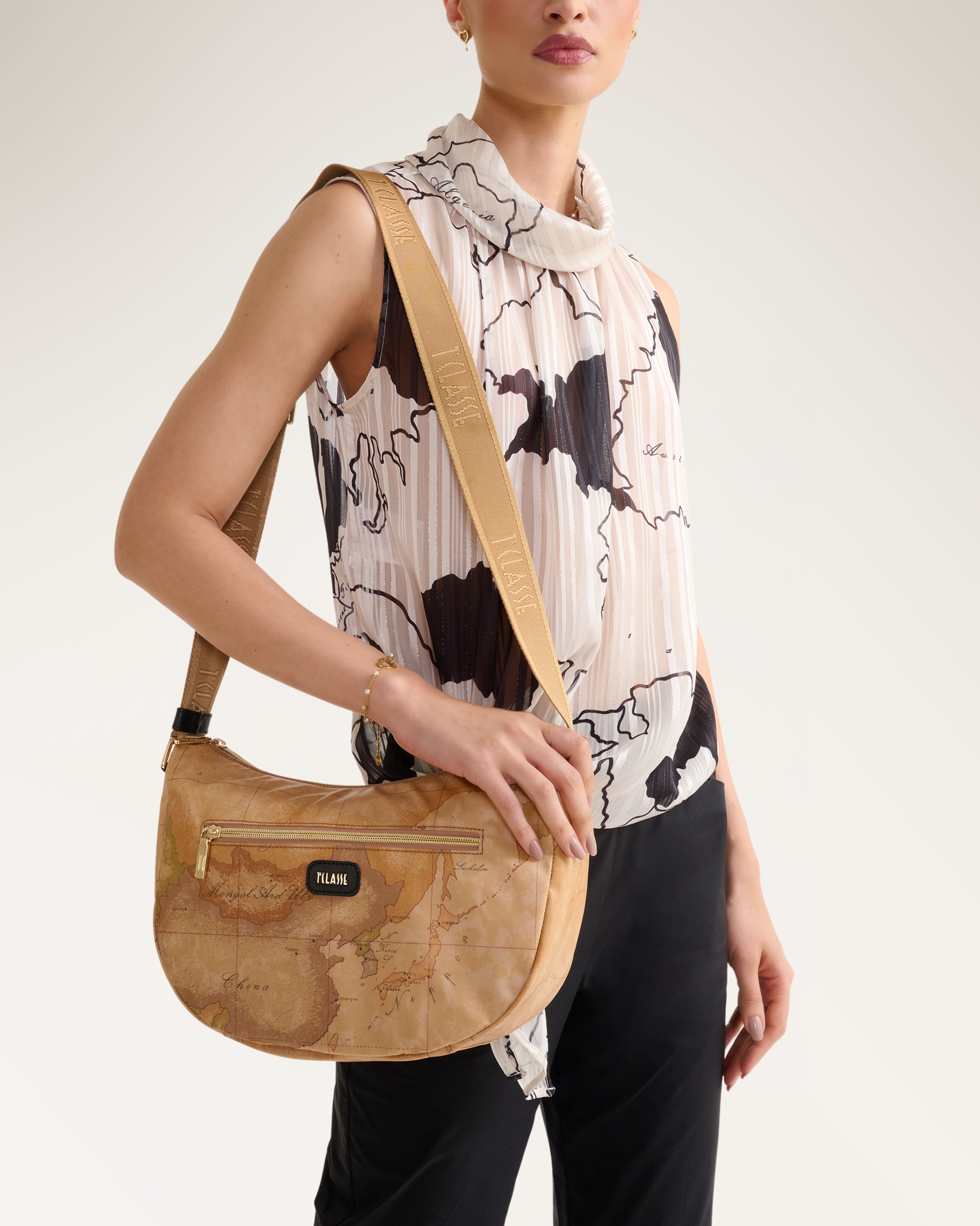 Medium Shoulder Bag Black